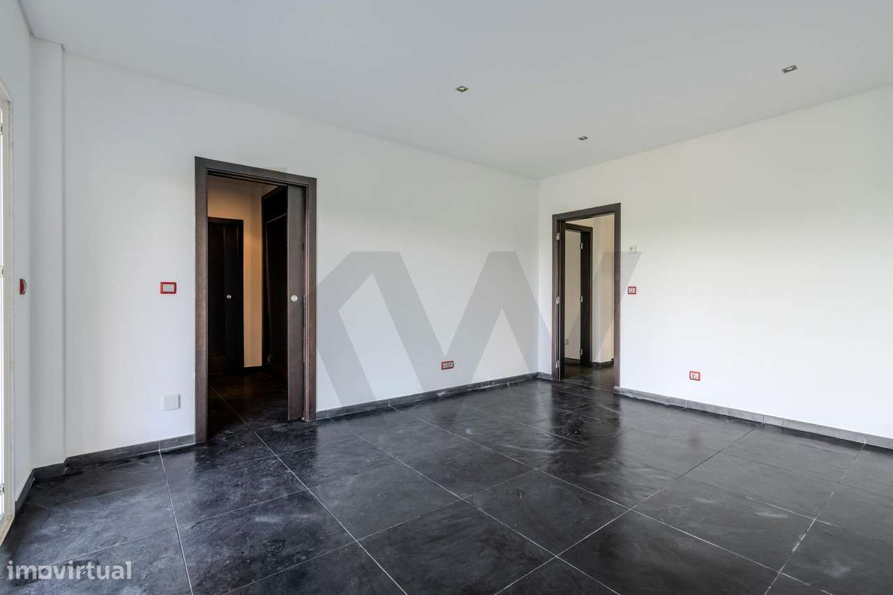 Oportunidade Única em Palmela: Moradia T4 com Piscina + Terreno Aceita - Grande imagem: 5/32