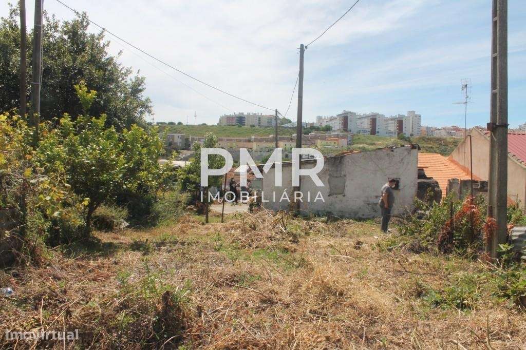 Conjunto de dois prédios urbanos em propriedade total, para reconstruç - Grande imagem: 4/11