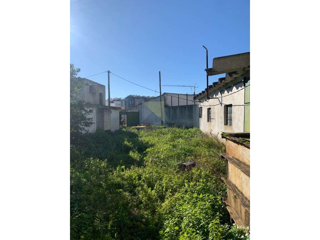 Terreno Urbano no Centro do Montijo para Prédio de 4 Andares-11