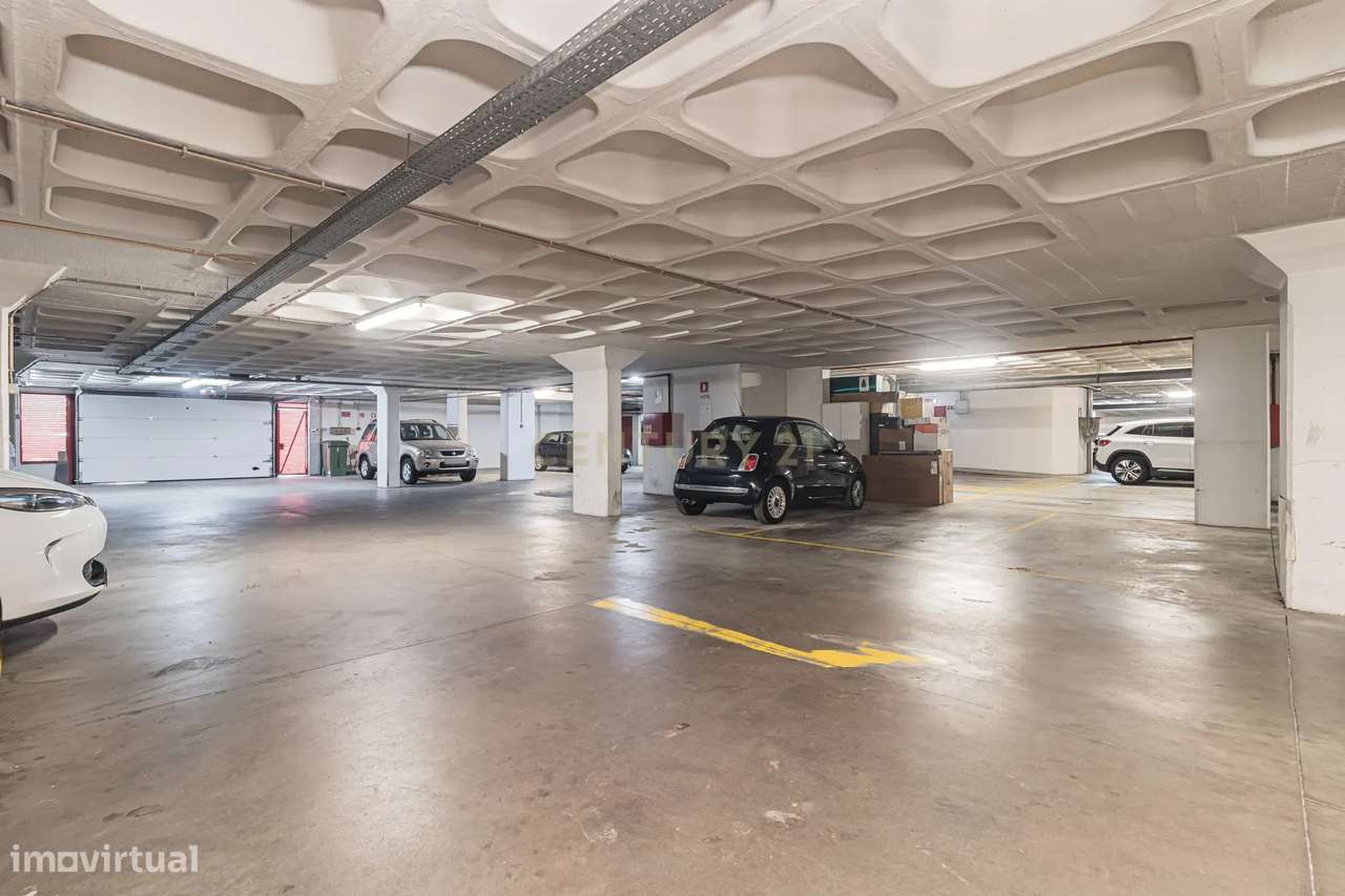 O Refúgio Perfeito em Telheiras – Luz, Conforto e Vista Desafogada-38