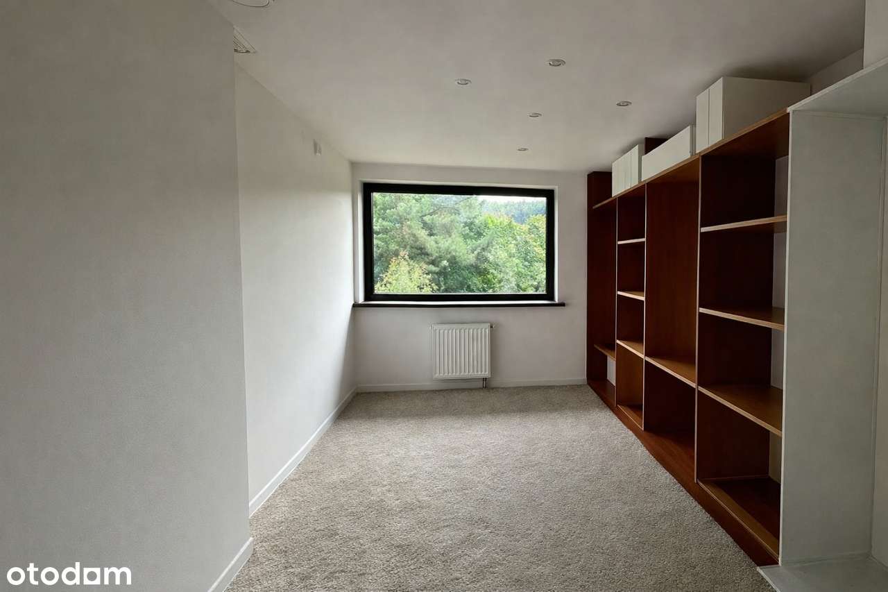 Przestronny dom z garażem i ogrodem blisko lasu-16