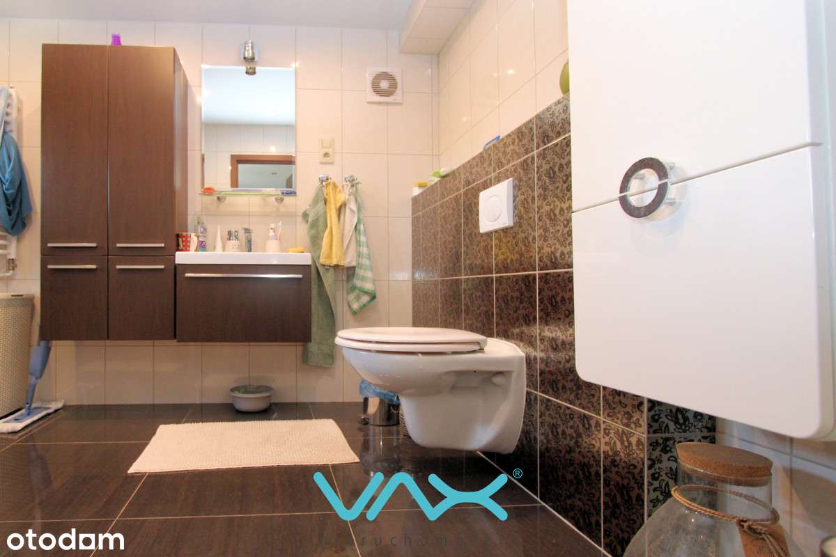 Dom w centrum, duża działka, garaże-5