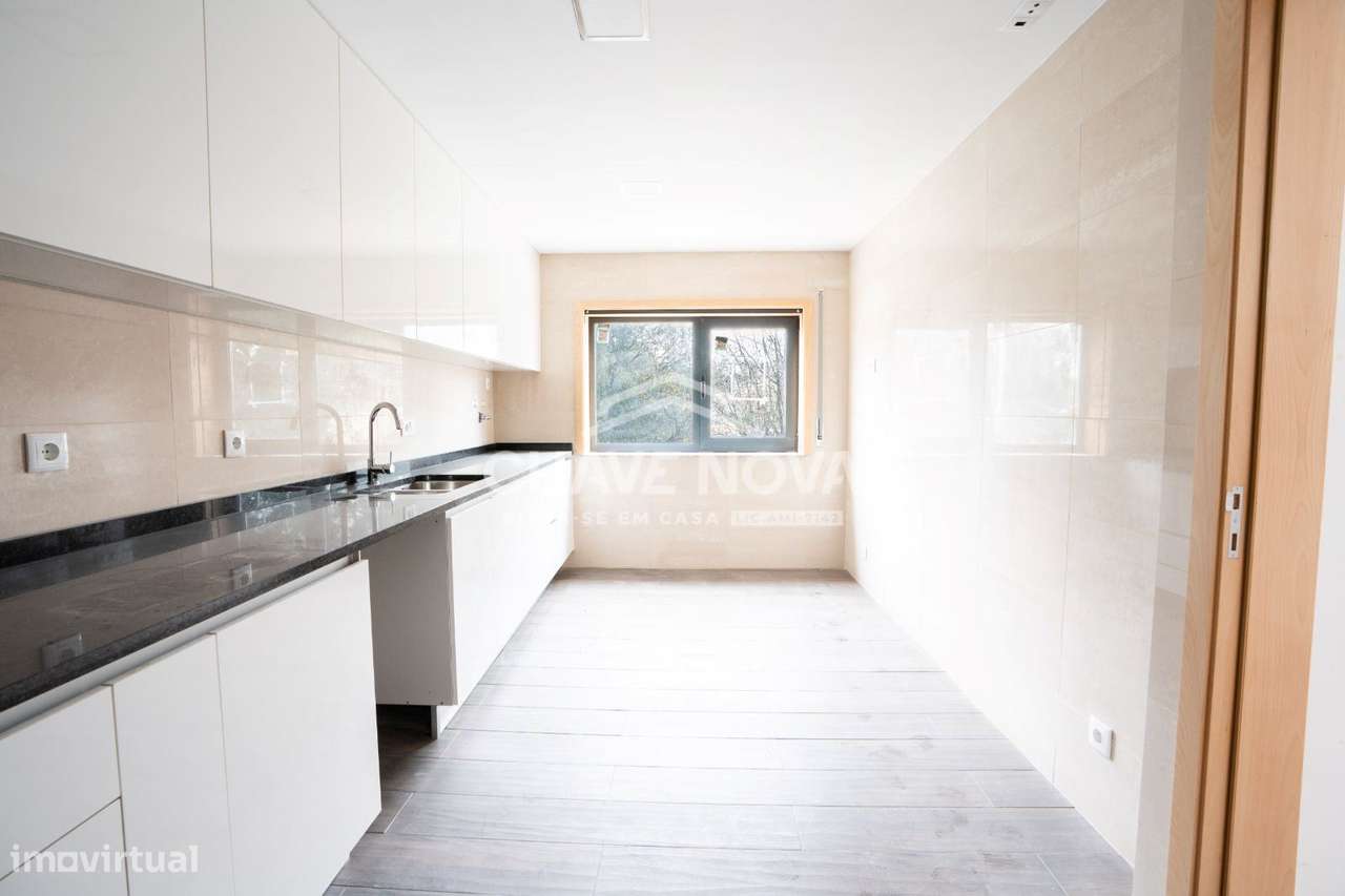 Moradia Geminada T3+1 situada em Laborim - Grande imagem: 4/25