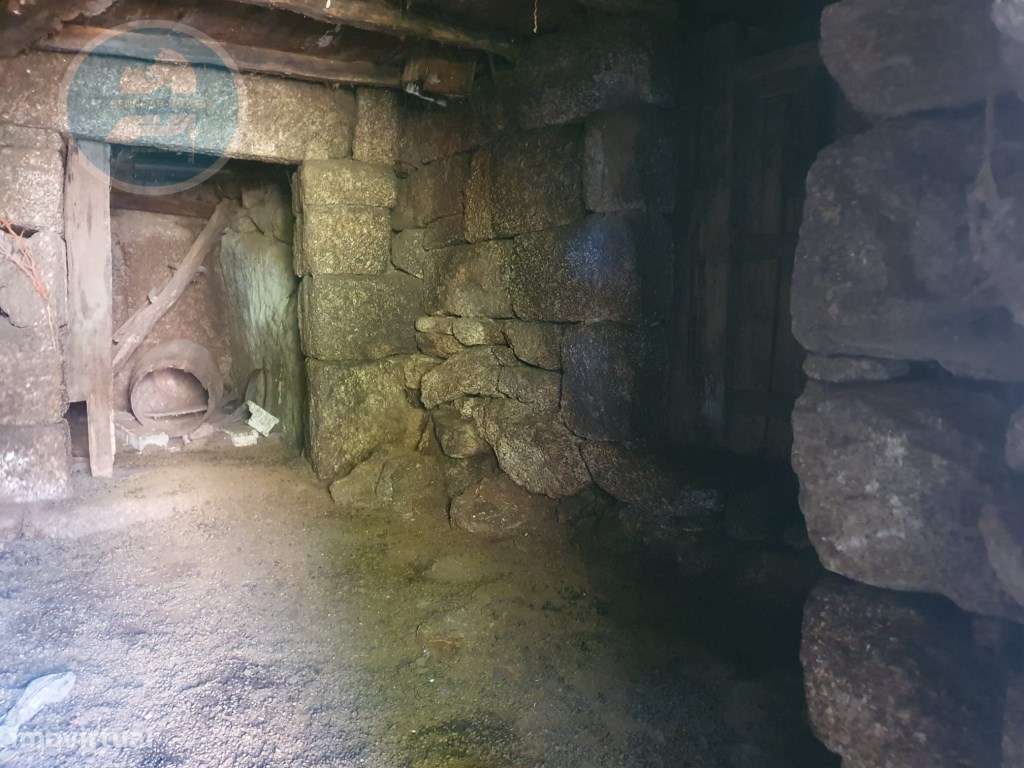 Quinta à venda para restauro em Arroteia freguesia de Rossas-33