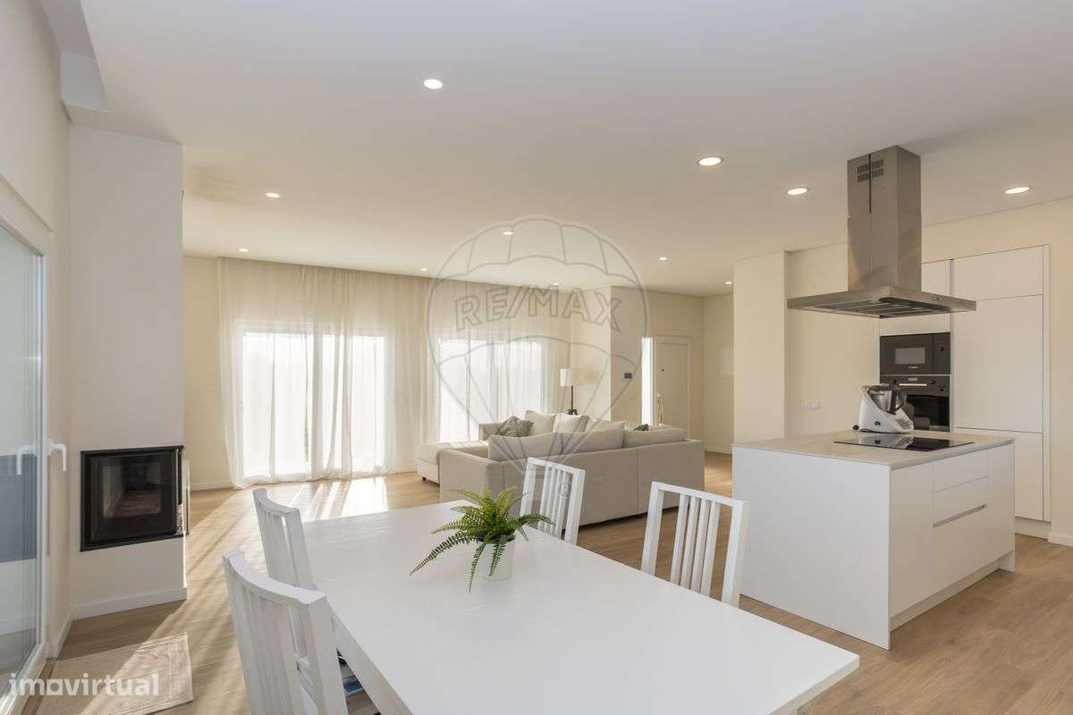 Moradia T4 para venda-9