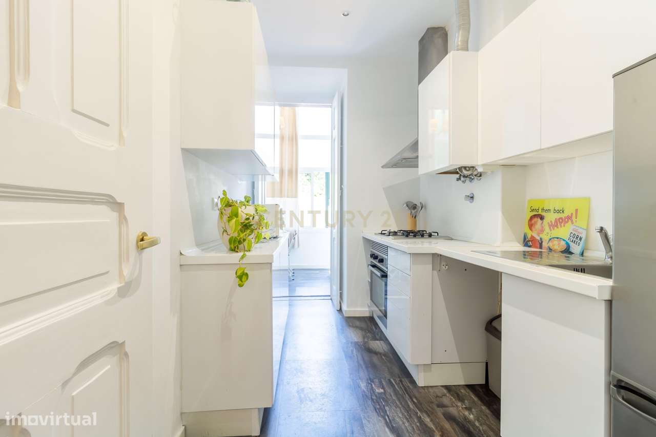T2 Remodelado com Charme e Vibe Cosmopolita em Sapadores / Graça-11