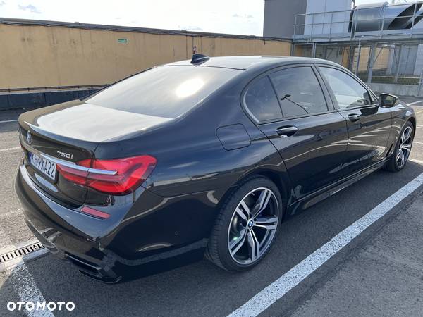 BMW Seria 7 750i xDrive - 5