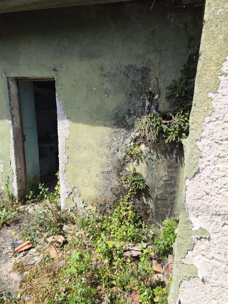 Terreno com Ruina e Projeto em curso para Moradia T2 Geminada , no...-18