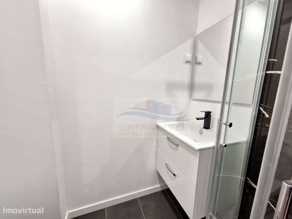 Oportunidade! T4 Renovado com Cozinha Nova e Open Space-13