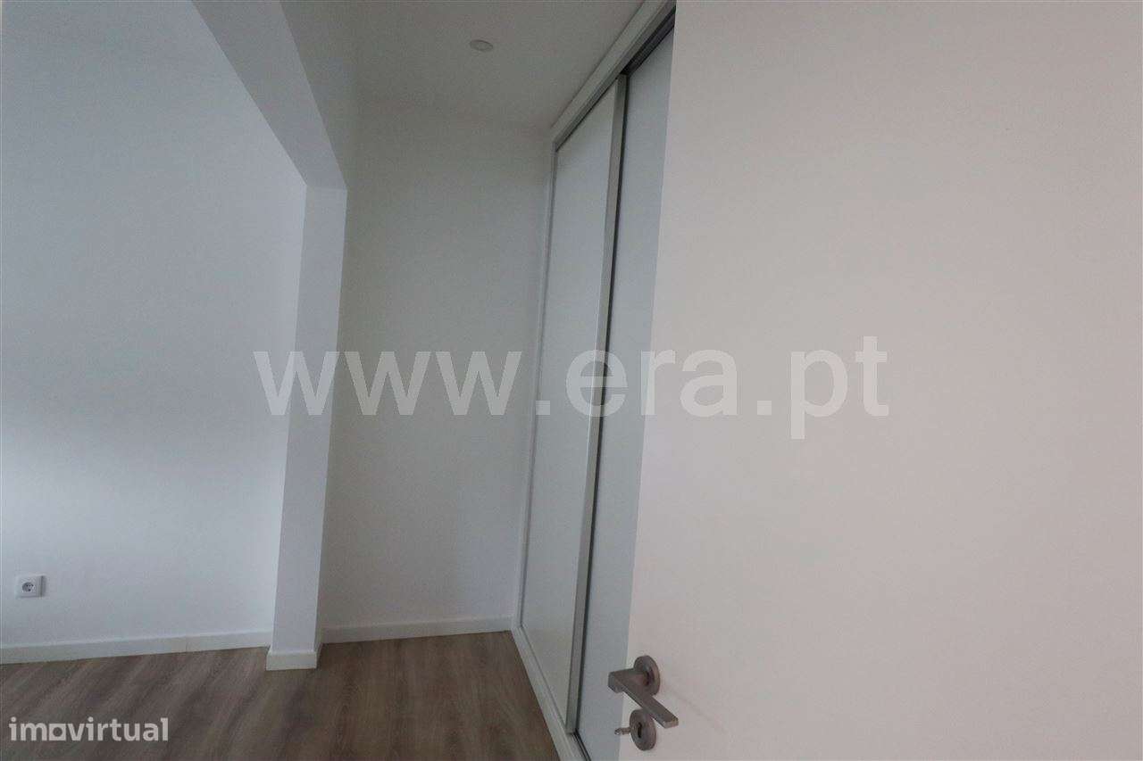 APARTAMENTO T2 COM QUINTAL; CRUZ DE PAU-14