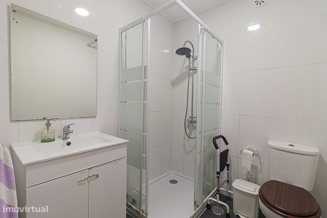 Apartamento T3 com Quintal na Amadora-17