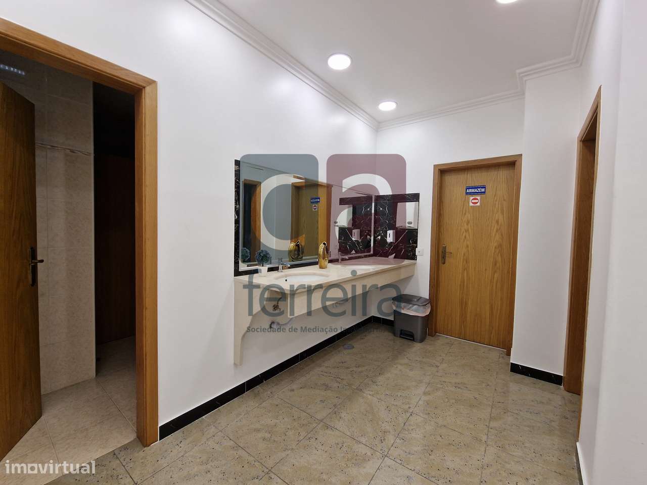 Restaurante composto por três pisos no Coração de Almeirim-27