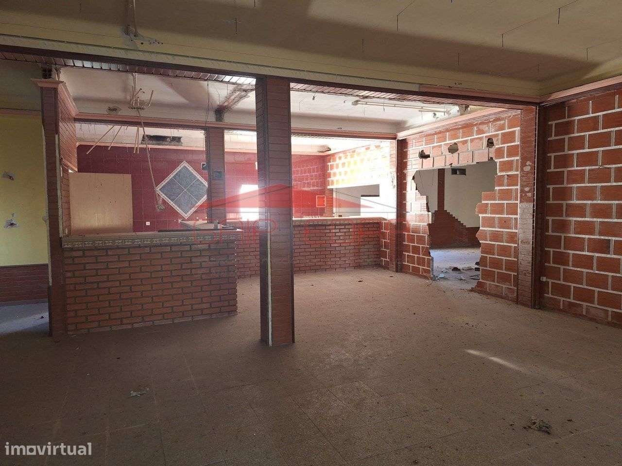 Moradia com estabelecimento e 6 500 m2 terreno em Ferro Covilhã - Grande imagem: 5/27