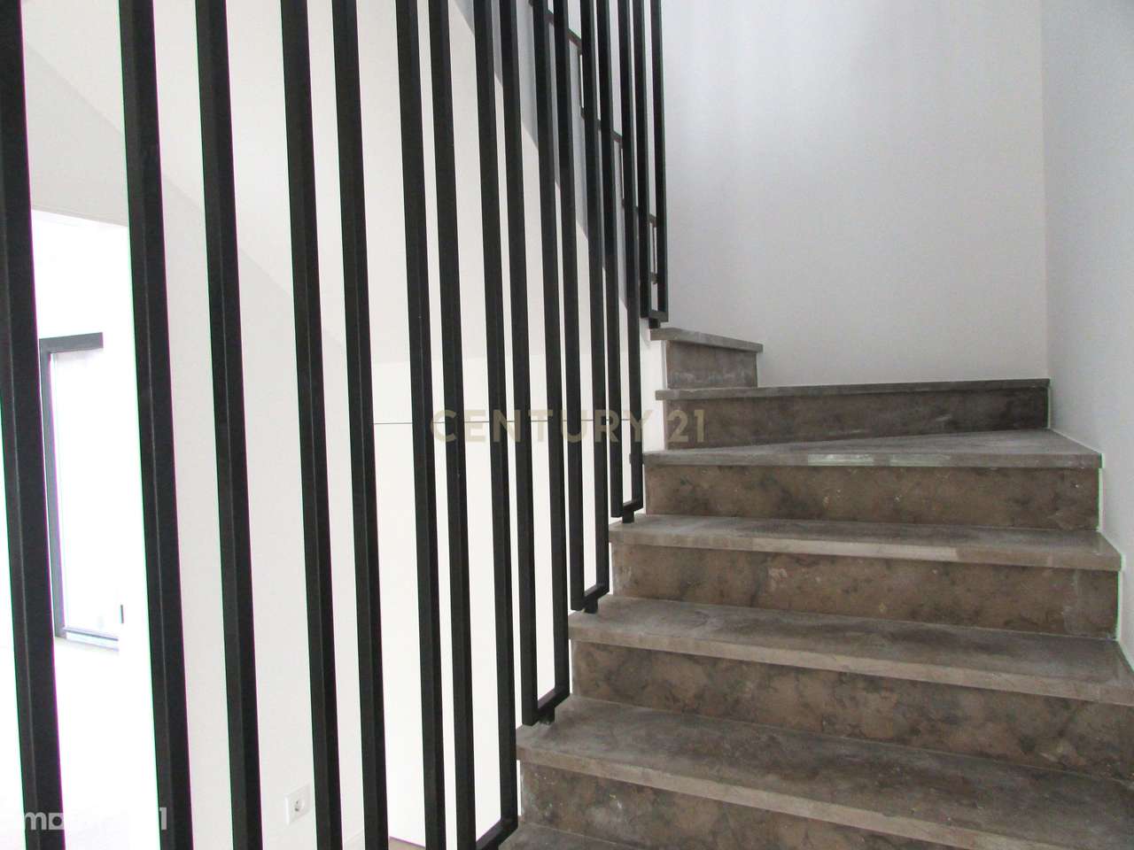 Moradia T3+1 em Portela da Azóia, Santa Iria de Azóia-21