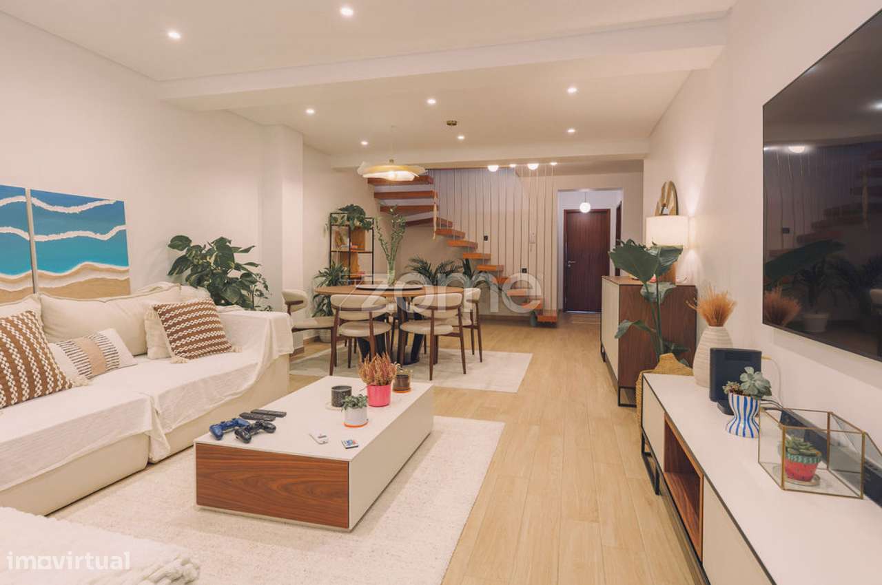 Moradia T2+1 Renovada a 100m do Mar – São Roque-9