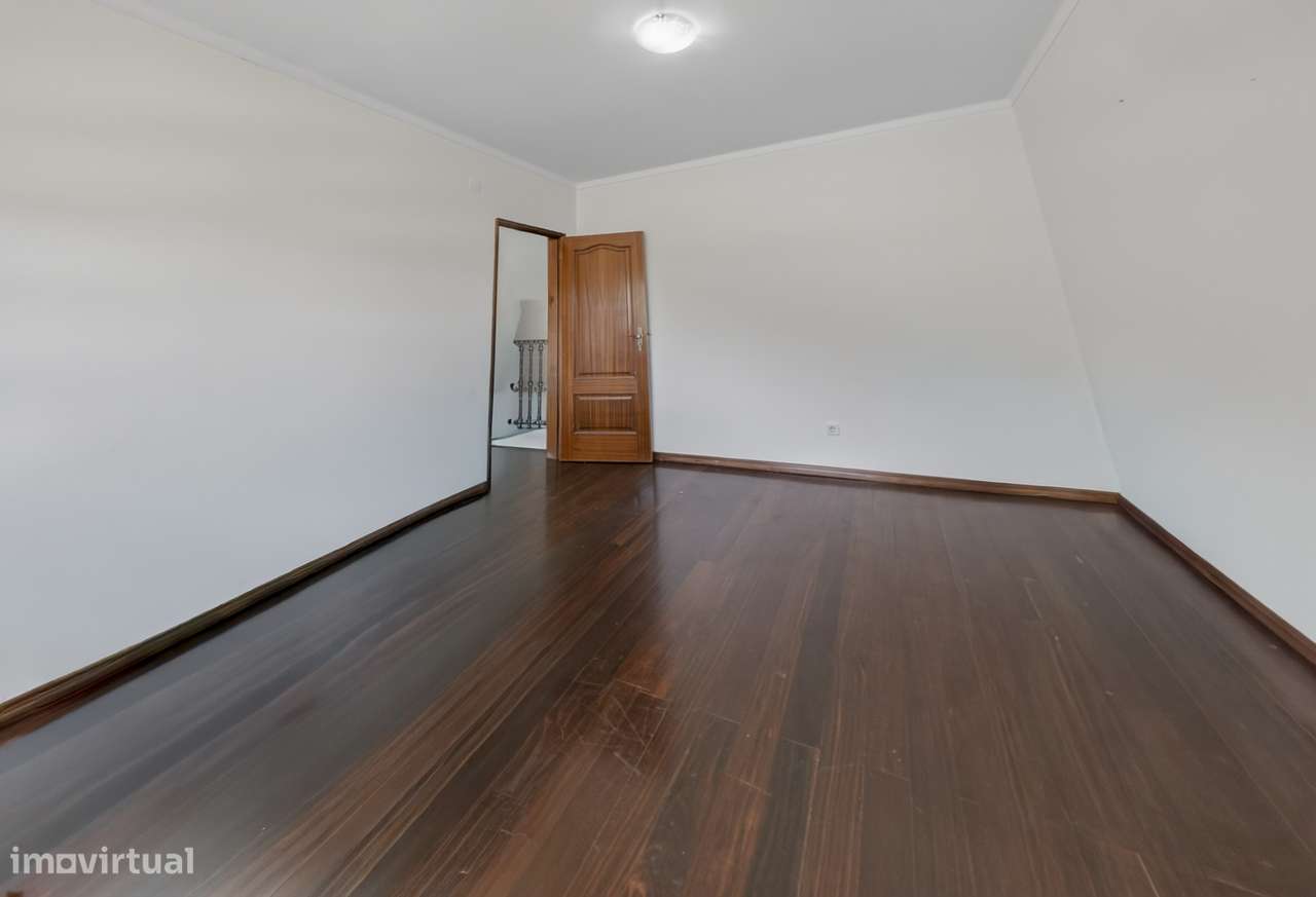 MORADIA T4 C/ GARAGEM FECHADA | MINDE - ALCANENA-13
