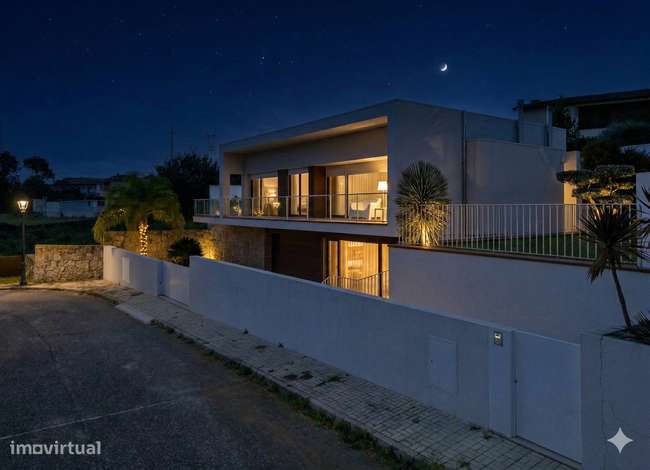 Exclusiva Moradia Individual Moderna e Luxuosa - Grande imagem: 2/10