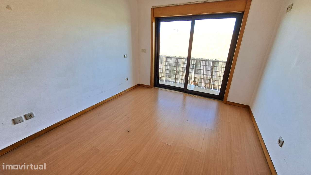 Apartamento T3 com 206m2  Box e 1 lugar estacionamento Pinhal Novo-9