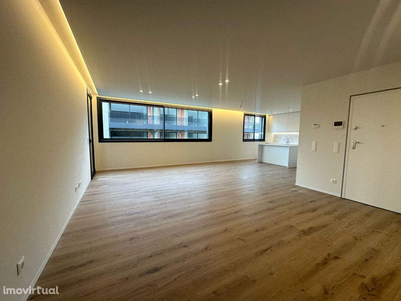 Apartamento T2 Mafamude Novo de LUXO ao Metro Santo Ovidio Garagem Box