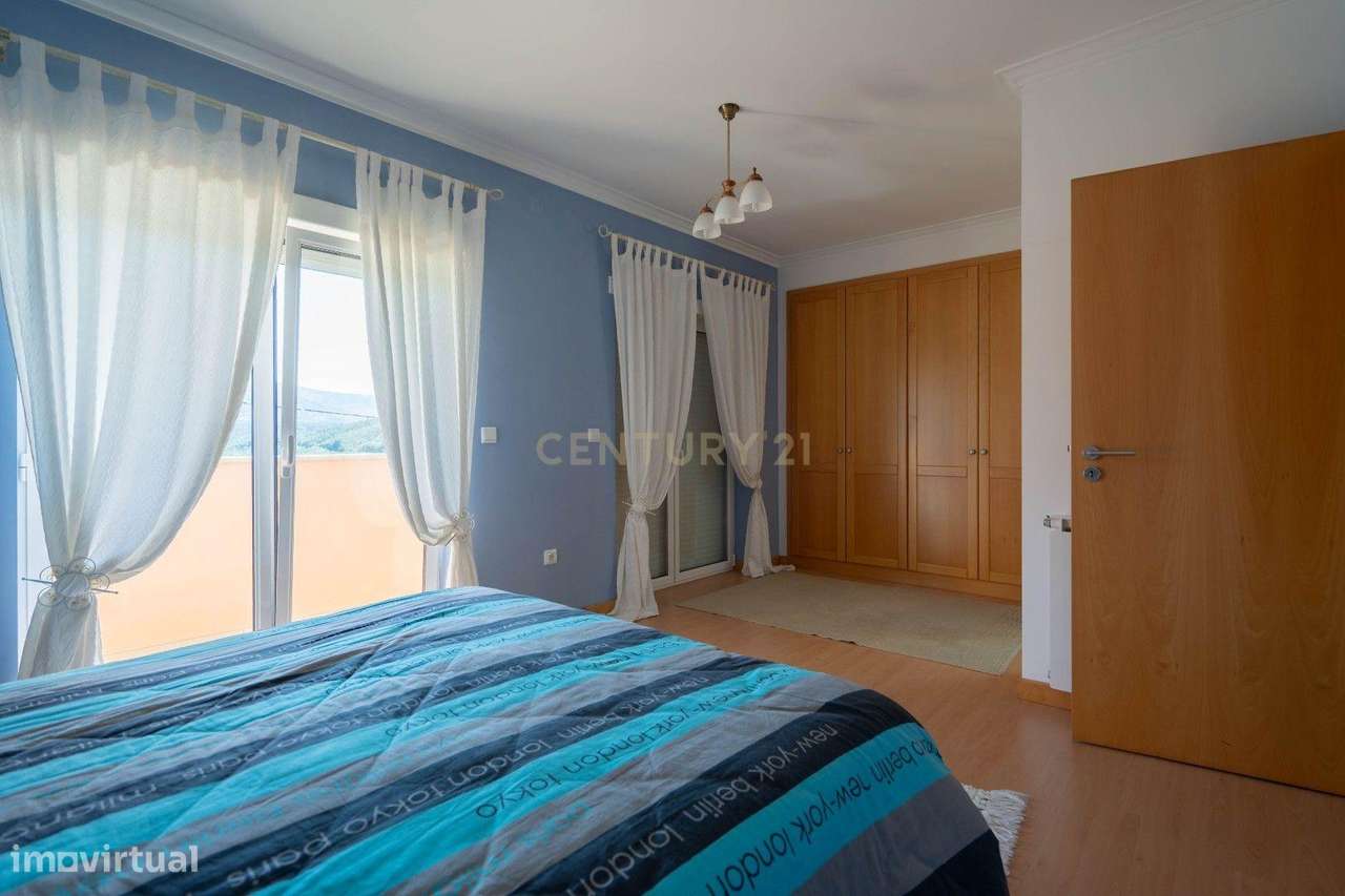 Moradia T3 - C/ espaço exterior e piscina-41