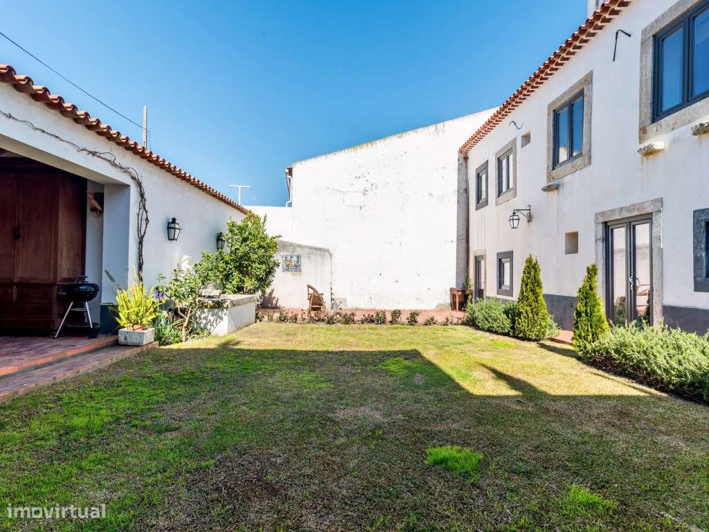 Moradia T4+1 no Centro da Vila Nogueira de Azeitão-46