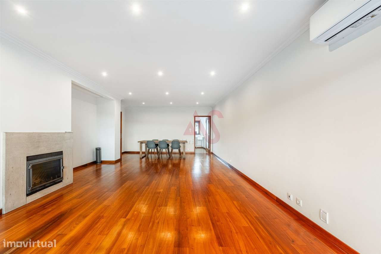 Apartamento T4 Duplex  (1 SUÍTE), com Elevador, Garagem Fechada p/ 2 C - Grande imagem: 5/34