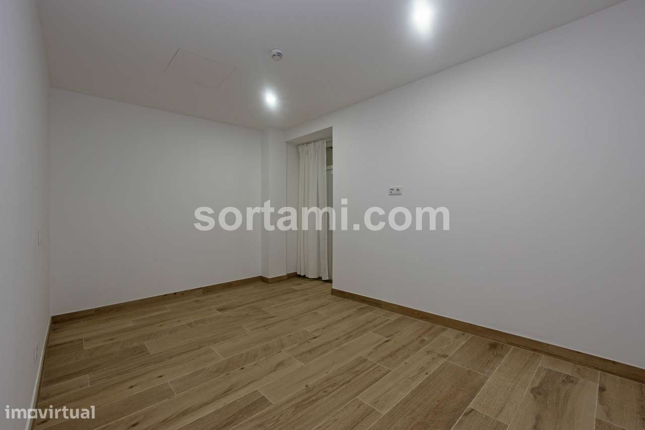 Apartamento T0+2 Venda em Cedofeita, Santo Ildefonso, Sé, Miragaia, Sã-17