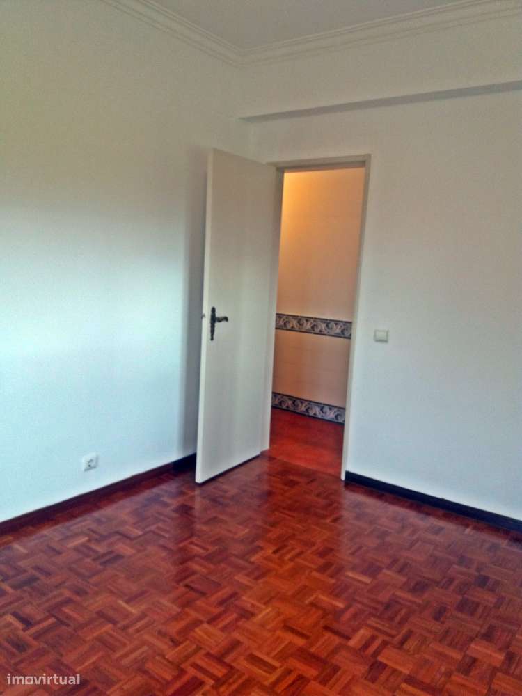 Magnífica propriedade constituída por moradia bi-familiar e armazém.-40