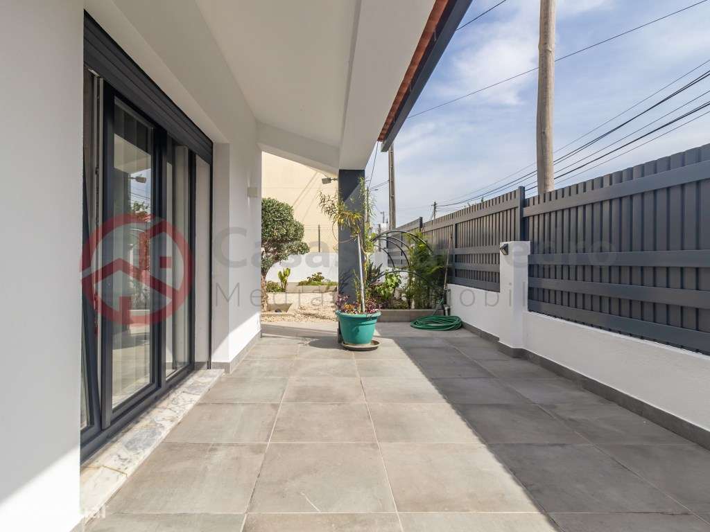 Moradia T3+2 Remodelada com garagem 740 m² de Terreno em St Antonio...-5