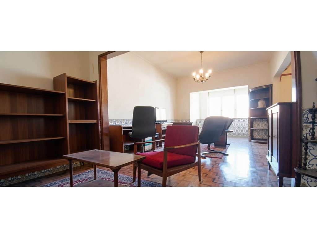 Apartamento T3 convertido em T2 - Paço de Arcos. Comboio.-7