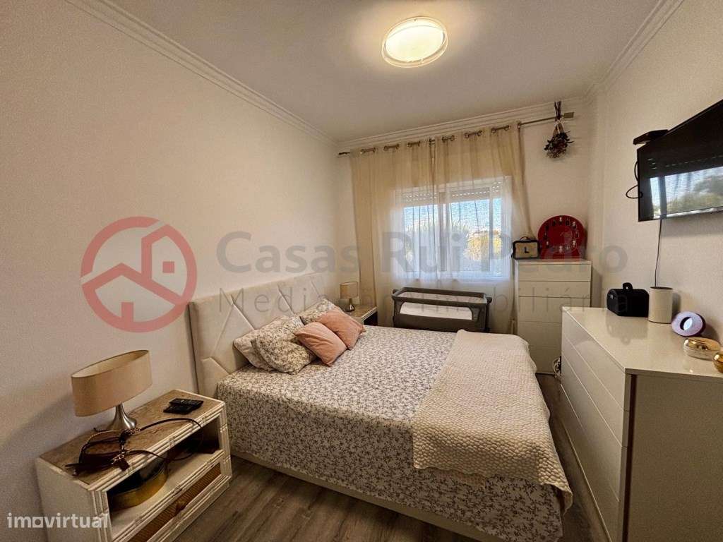 Apartamento T2 com arrecadação em Santa Marta do Pinhal, Corroios-11