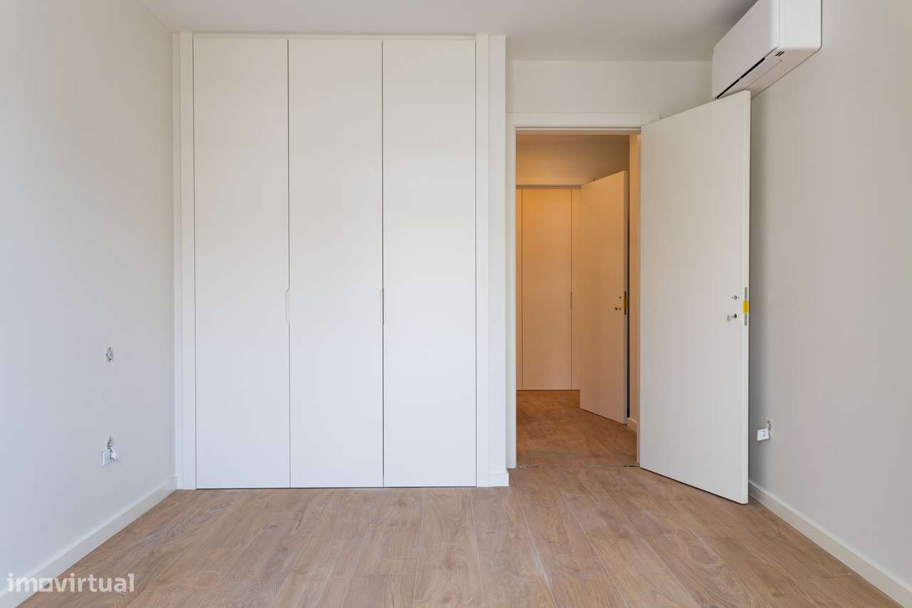 Apartamento T3 Novo a Estrear | 3 Suites | Vista Rio | Garagem Box | C-25