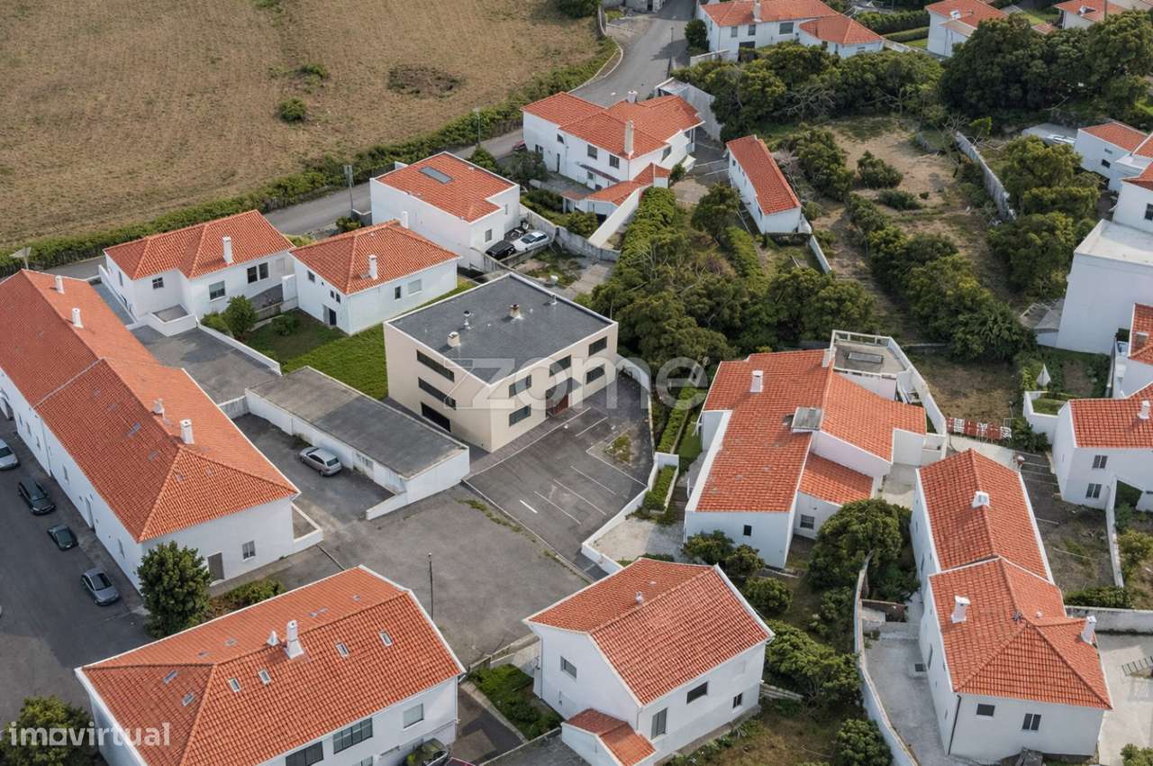 Terreno Urbano com Projeto para 6 Apartamentos-0