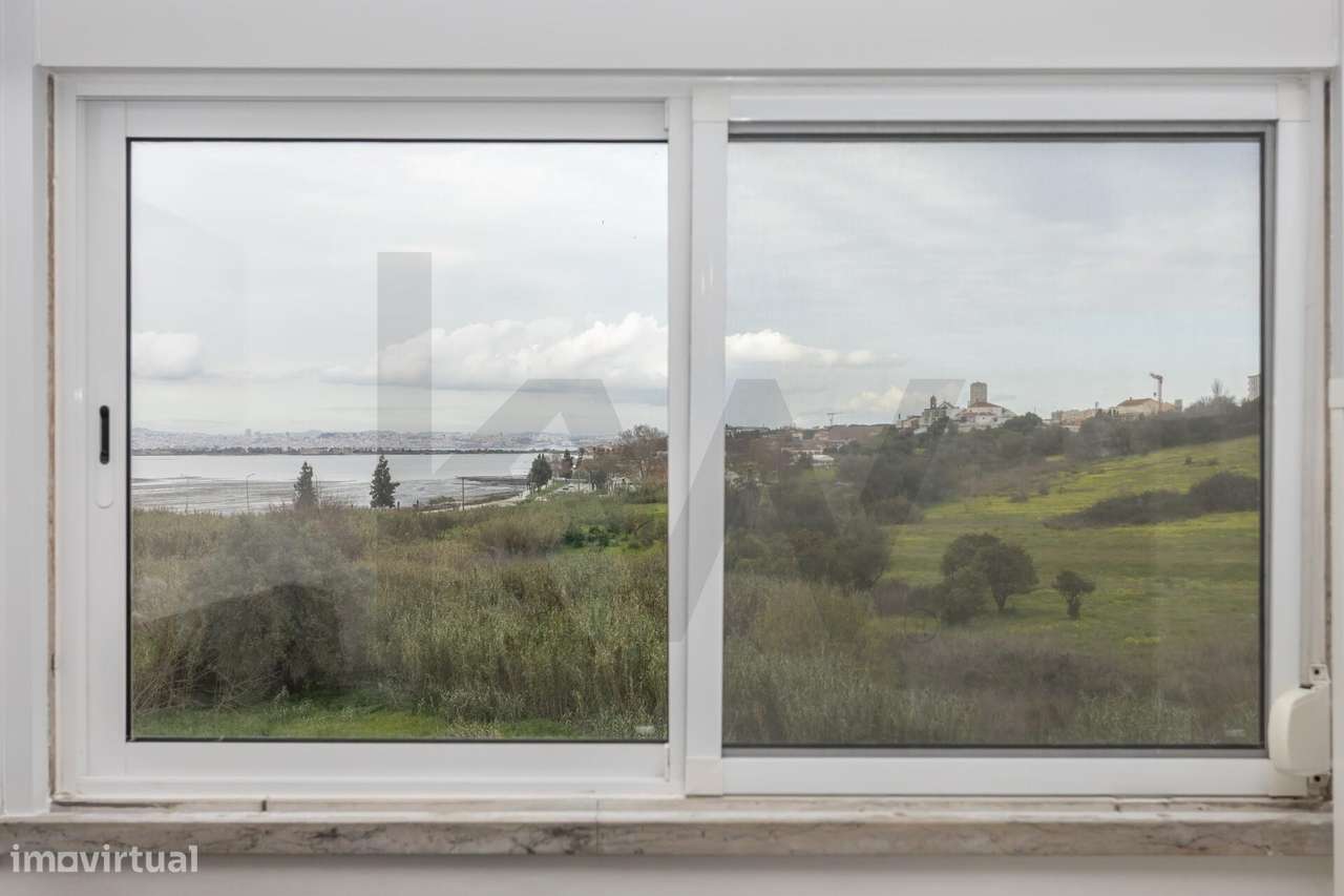Apartamento T2 com duas frentes e vista rio na Torre da Marinha - Seix-19