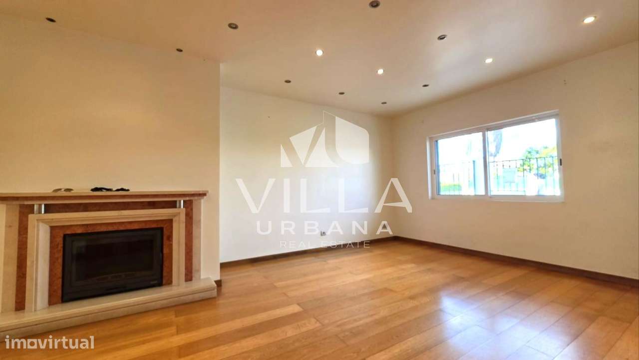 Moradia T3 +1 com Garagem localizada numa zona tranquila em Belverde-16