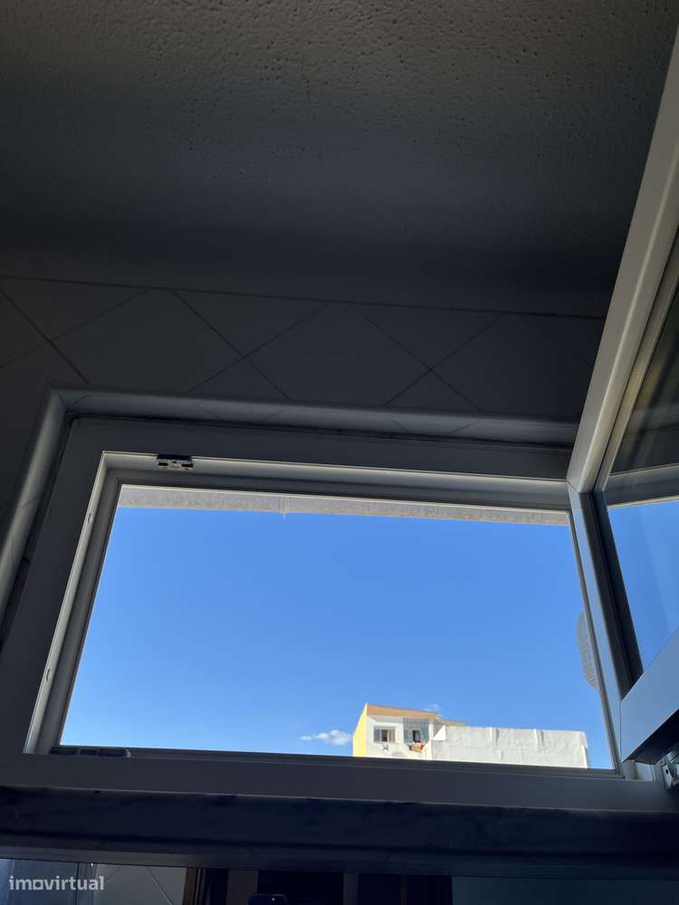 Moradia T2 + 2 Moradias para Requalificar + T1 Remodelado Independente - Grande imagem: 4/52