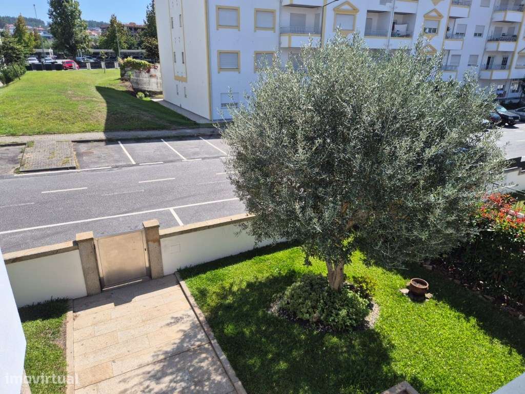 Moradia T4 com Suite, Jardim e Garagem - Centro de Ponte de Lima-53