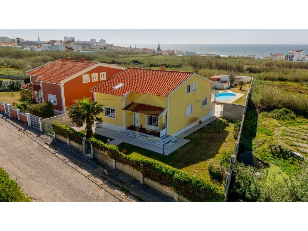 Moradia T2+2 com piscina e Vista Mar em Localização única-36