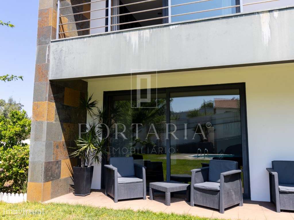 Fantástica moradia V4 isolada com piscina-27