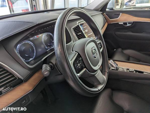 Volvo XC 90 - 9