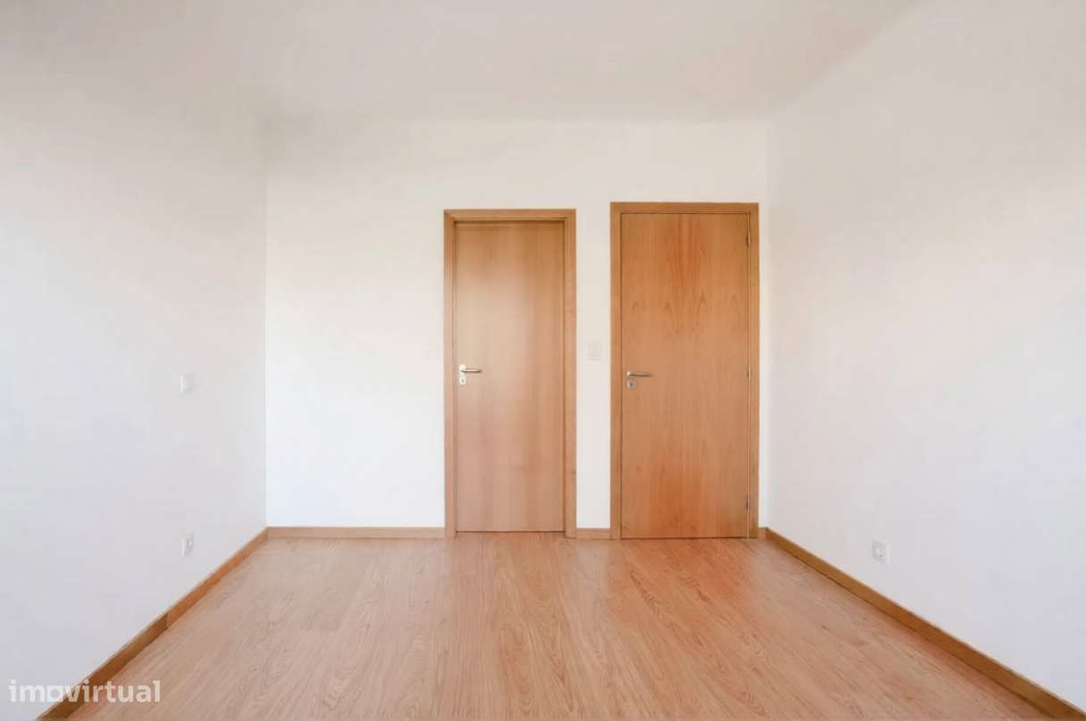 T2 Renovado Excelente Luminosidade, Varandas e Acabamentos Modernos-6