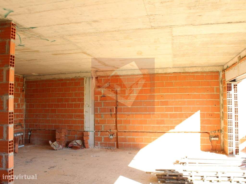 Moradia V3 em construção no Bairro do Girassol, Ramada-13