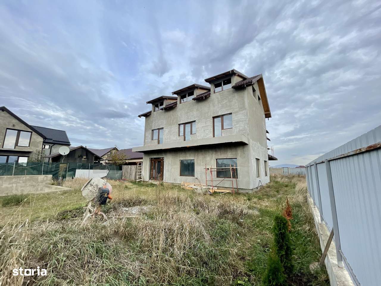 Pensiune cu piscina in constructie - Imagine principală: 3/18