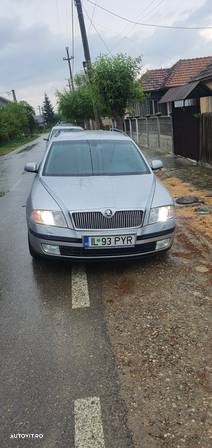 Skoda Octavia Combi 2.0 TDI Ambiente DSG - 2