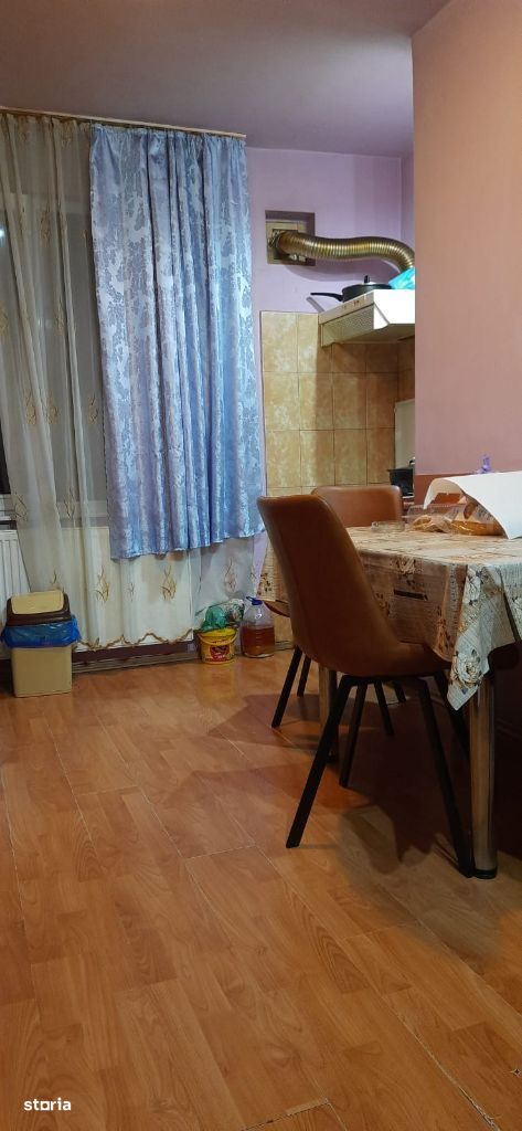 Apartament de vanzare 2 camere decomandat etaj 3 din 8 zona Iosia