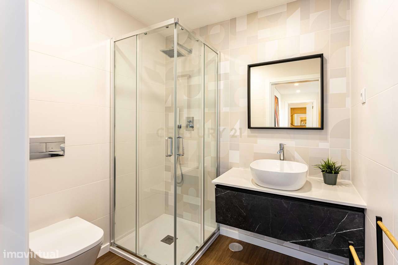 Moradia V4 isolada de arquitetura contemporânea com piscina, com vista-10