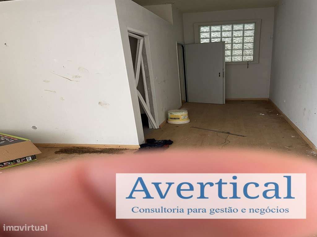 Condomínio com 16 armazéns-14