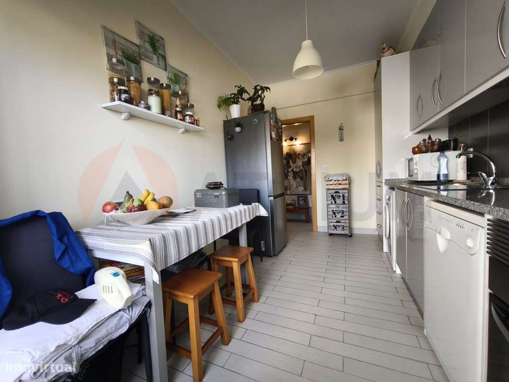 Apartamento T2 parcialmente remodelado em Setúbal (Monte Belo Sul)-8
