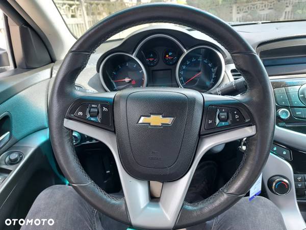 Chevrolet Cruze - 27