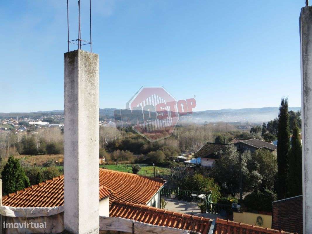 Moradia e Loja em Construção-7